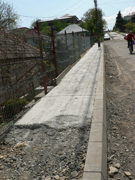 2.3. Plesesti Gane Asternere strat beton trotuar 1.jpg